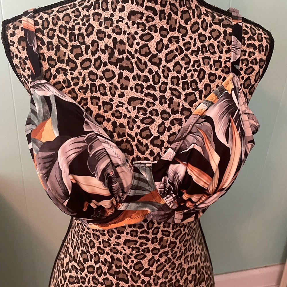 Full cup 2pc w adjustable straps and underwire - Picture 2 of 4